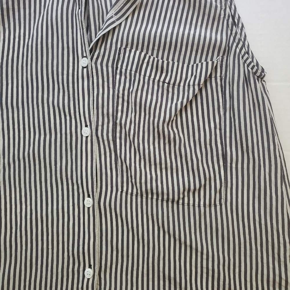 Club Monaco - Picture 3 of 8